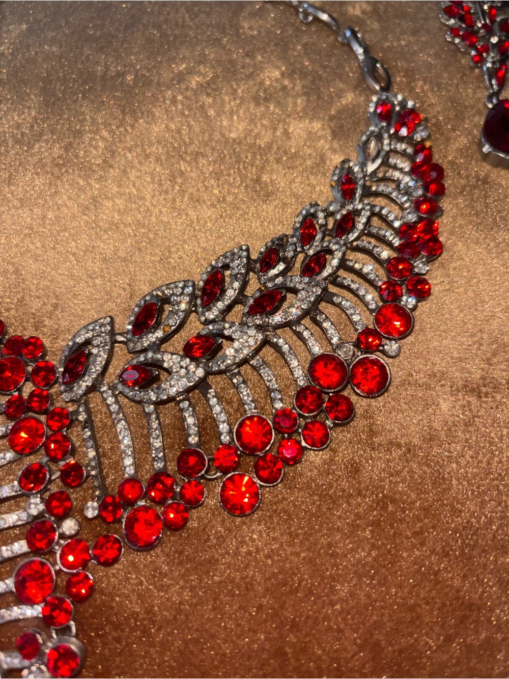 Red and clear rhinestones necklace and earrings set - Picture 3 of 7
